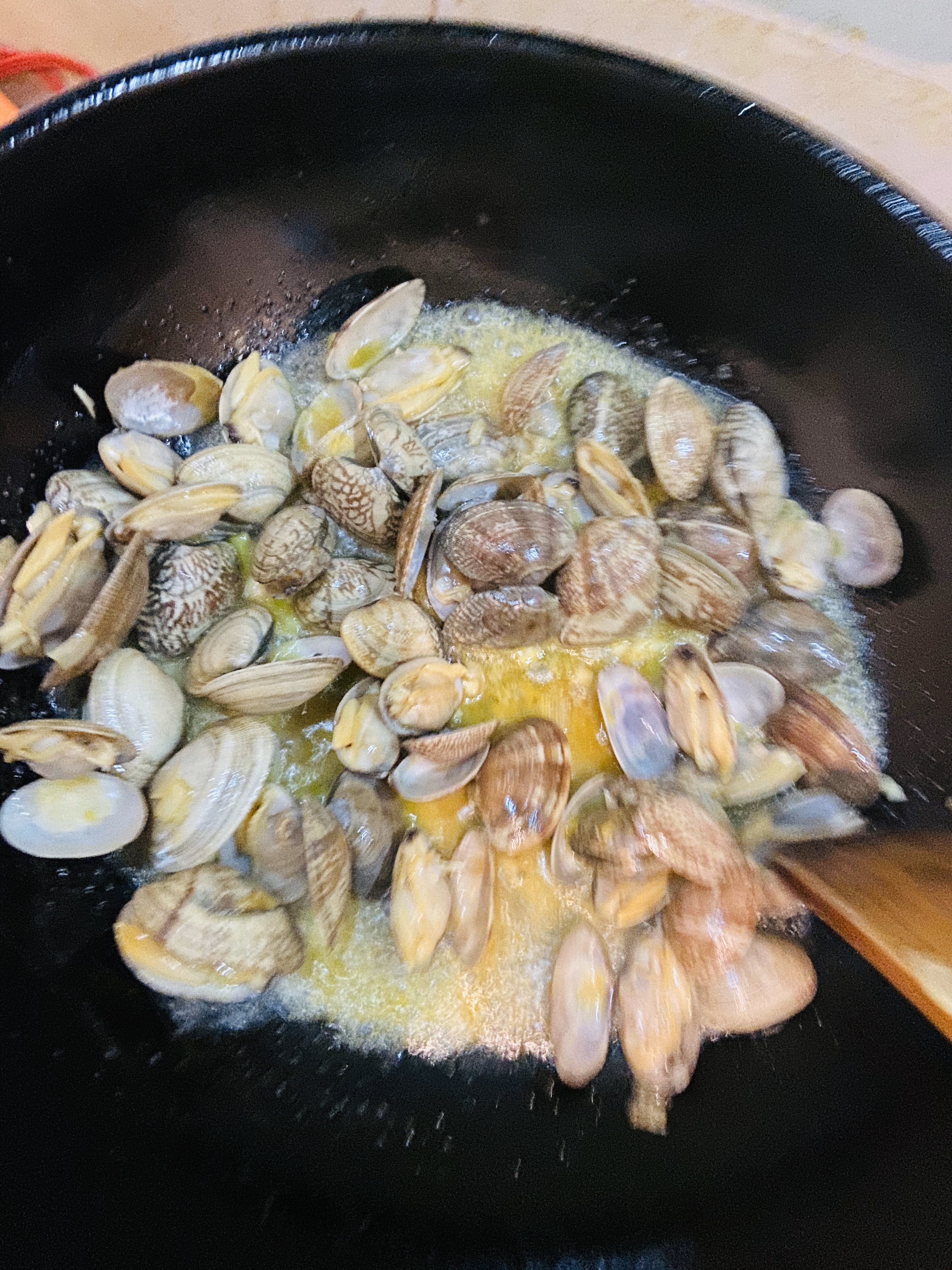 南乳花蛤，让每只花蛤裹上南乳酱香味的做法 步骤3