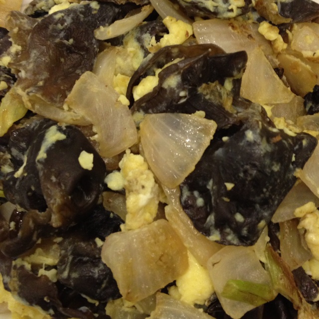 洋葱木耳炒鸡蛋