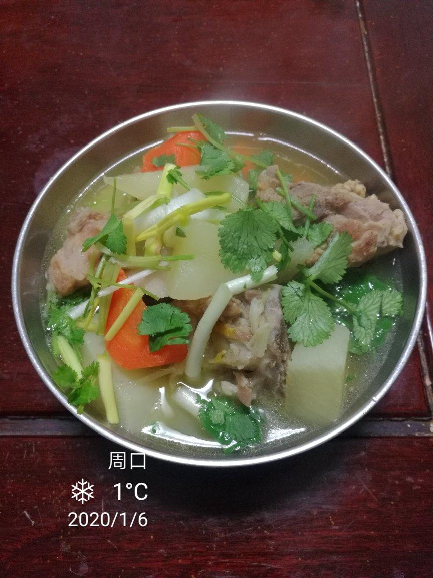 黄豆萝卜煲猪大骨汤
