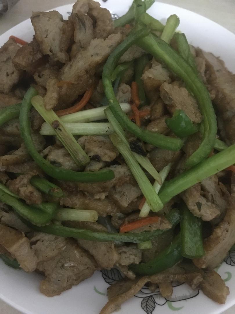 青椒炒鱼饼