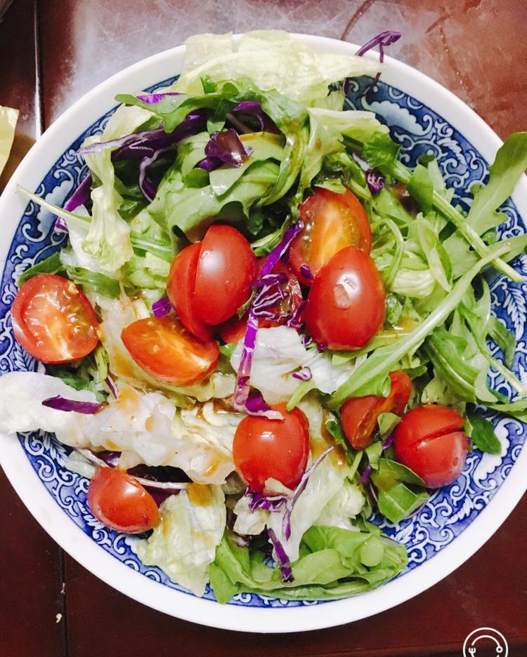 夏季明星菜：油醋汁蔬菜沙拉