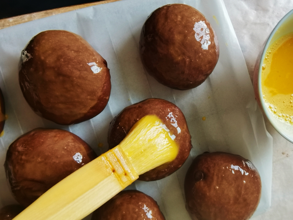 双重巧克力口感，网红“黑眼豆豆”面包🍞的做法 步骤13