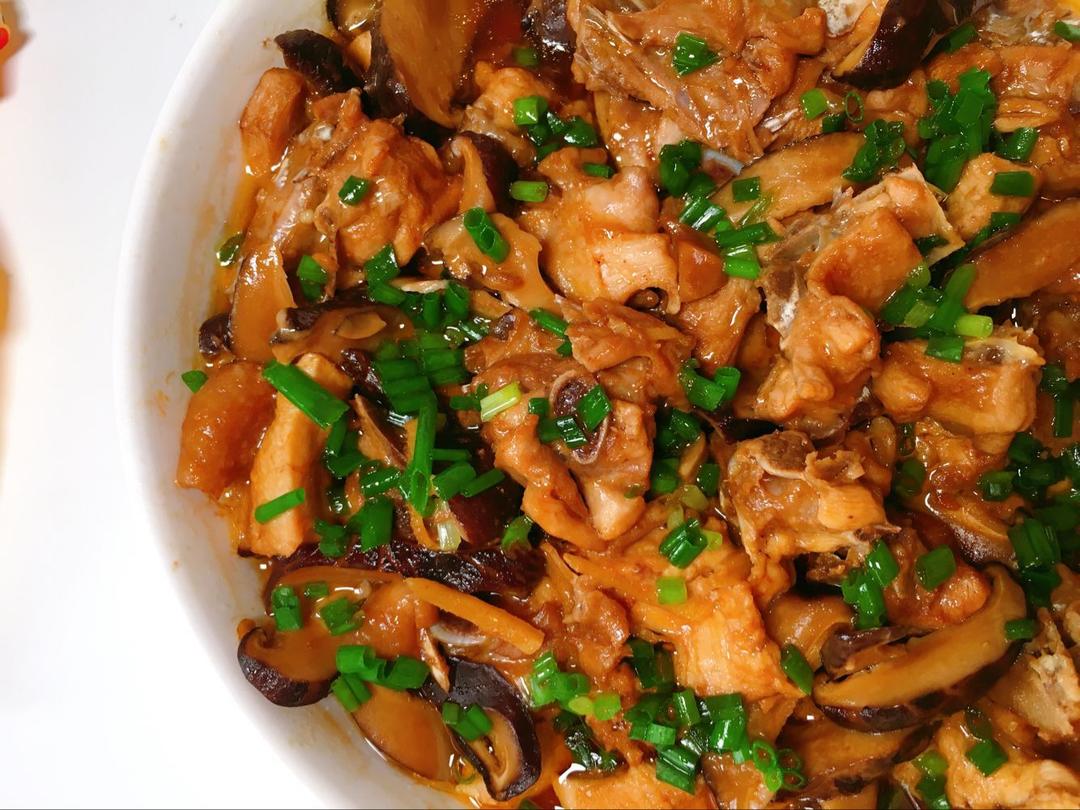 香菇滑鸡，鲜嫩肉多汁的做法