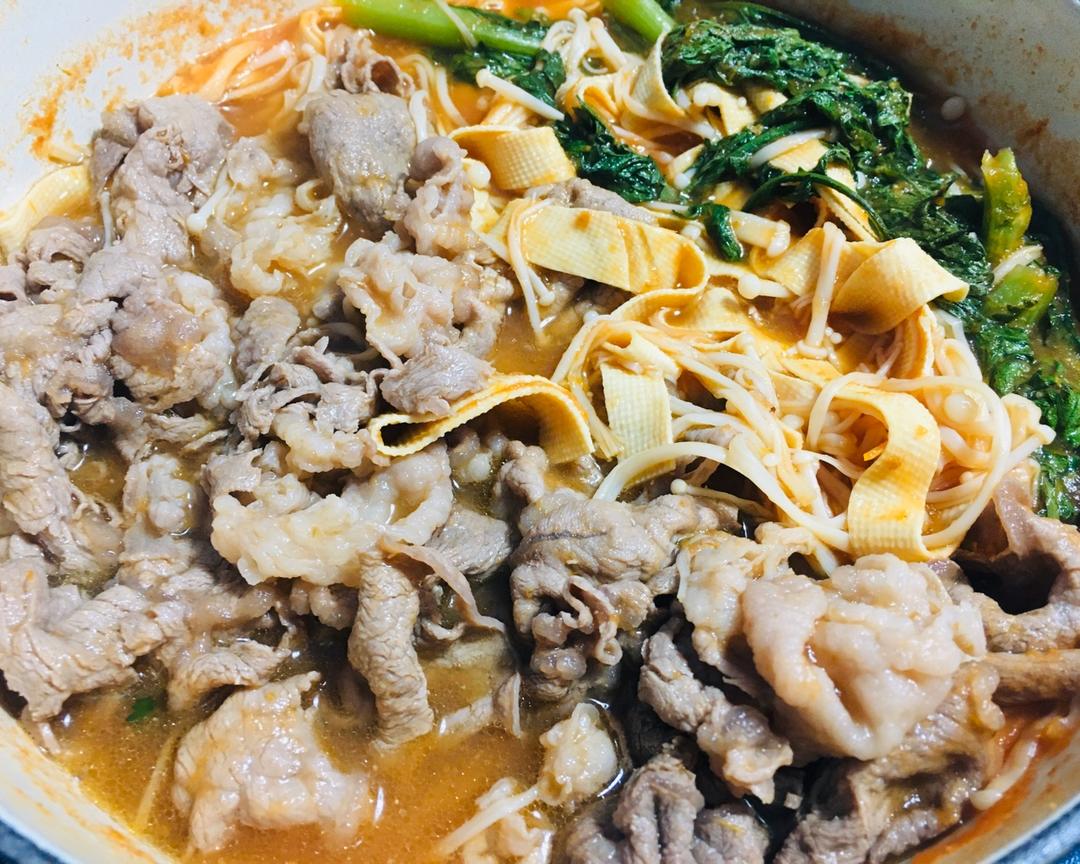 不正宗的家庭版番茄肥牛锅的做法