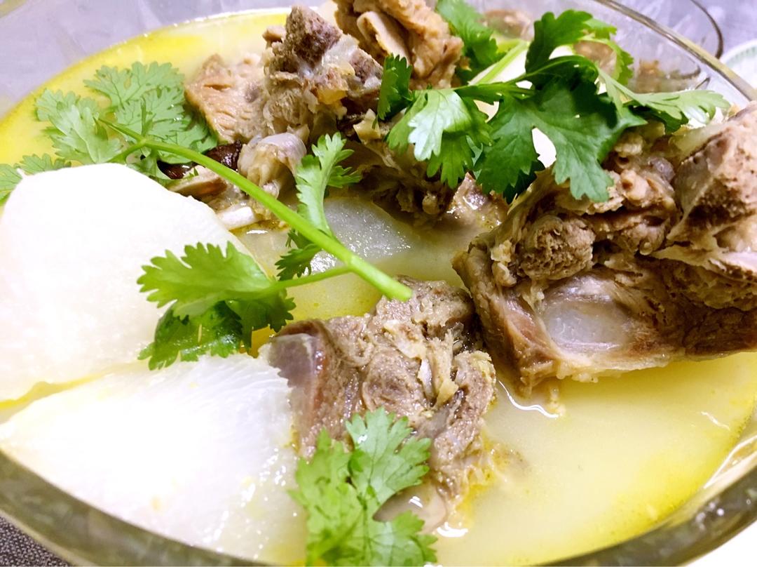 羊肉汤（汤鲜味美不膻气）