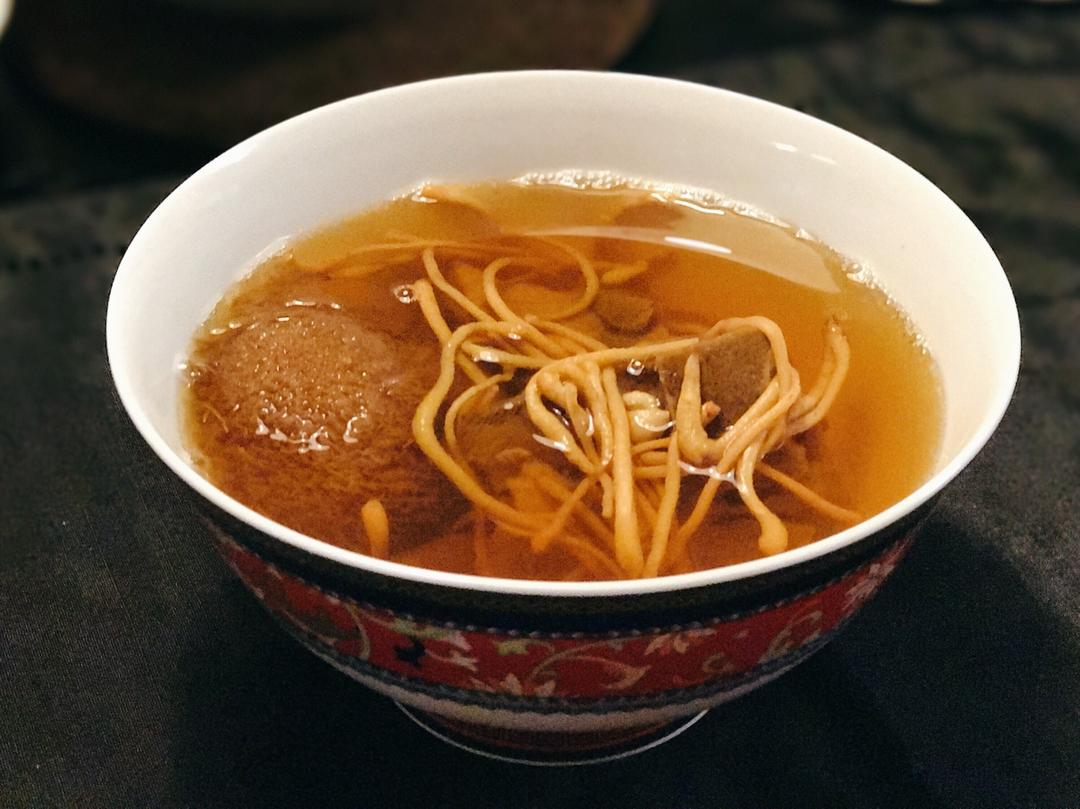 胖儿黎做的猴头菇虫草花汤