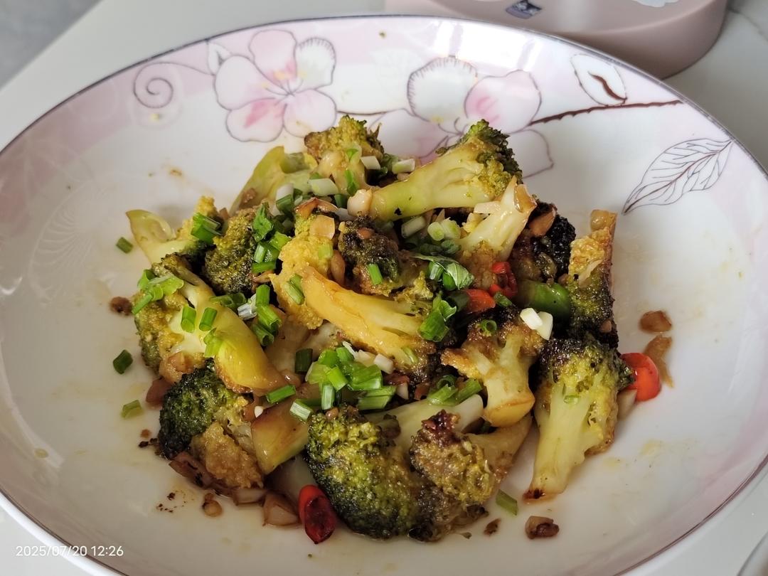 好吃到爆的耗油蒜蓉西兰花(从不修图，喜欢请关注)