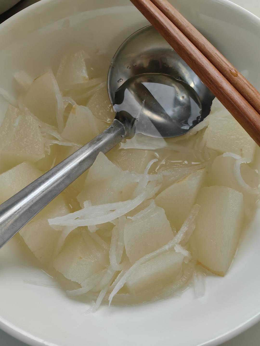 白萝卜雪梨水--咳嗽食疗