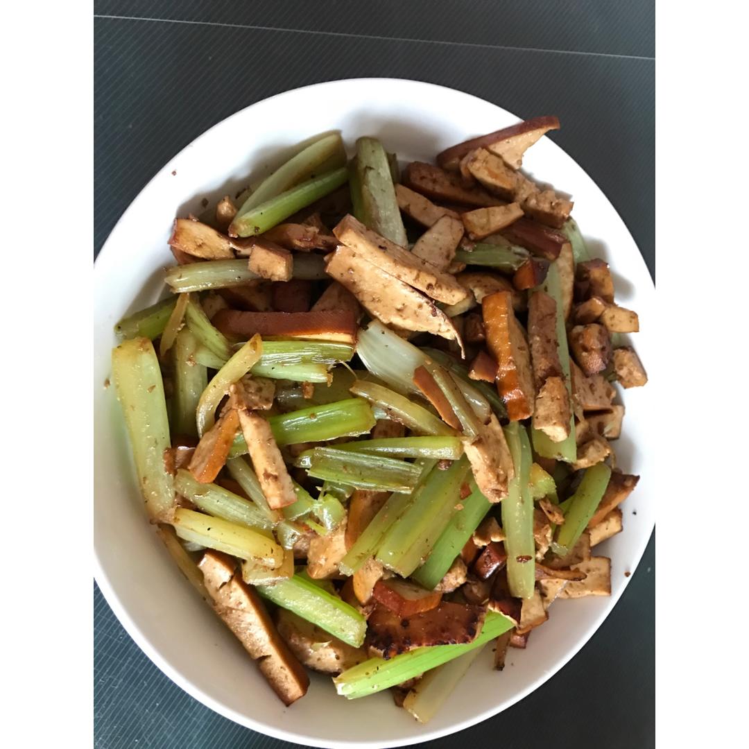 芹菜炒香干