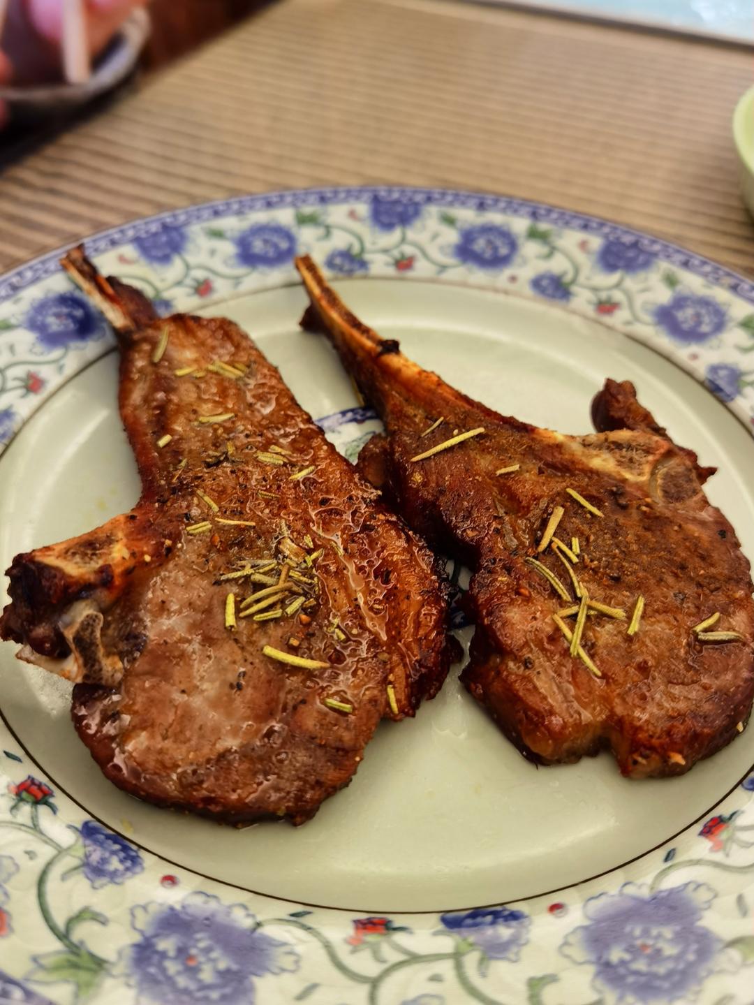 秒杀烧烤摊的烤羊排