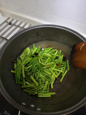 蒜苔炒肉丝的做法 步骤10