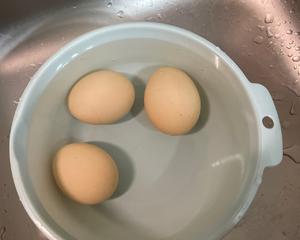 超简单溏心卤蛋的做法 步骤4