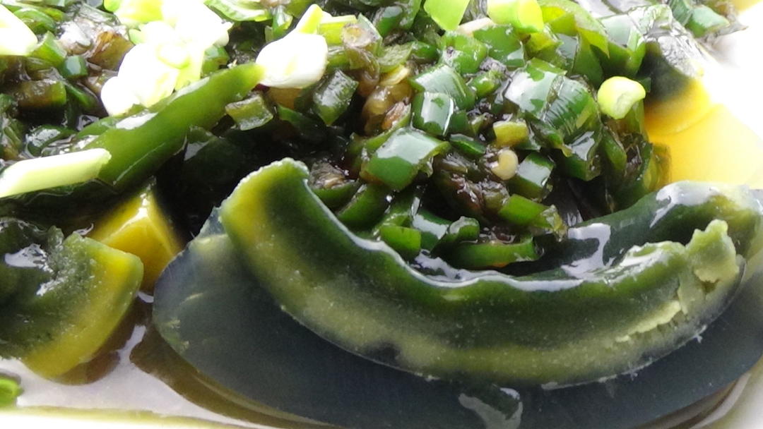 尖椒皮蛋 这样吃也不错哦！的做法