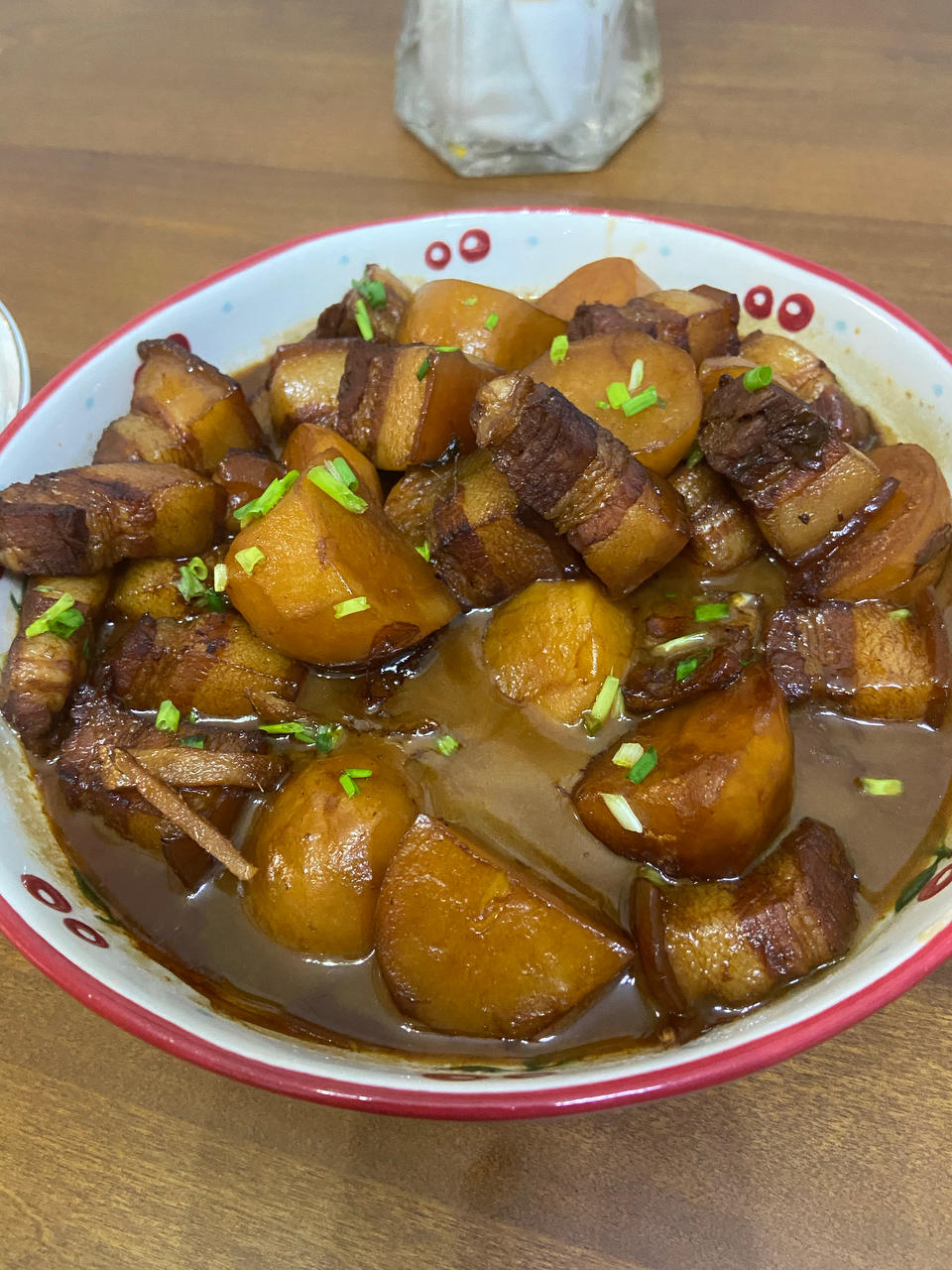 加了鹌鹑蛋后，这盘红烧肉，美味的逆天啦——鹌鹑蛋烧肉（孔瑶食谱）