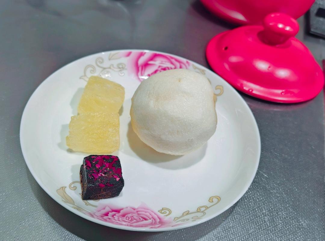 雪梨银耳红枣汤