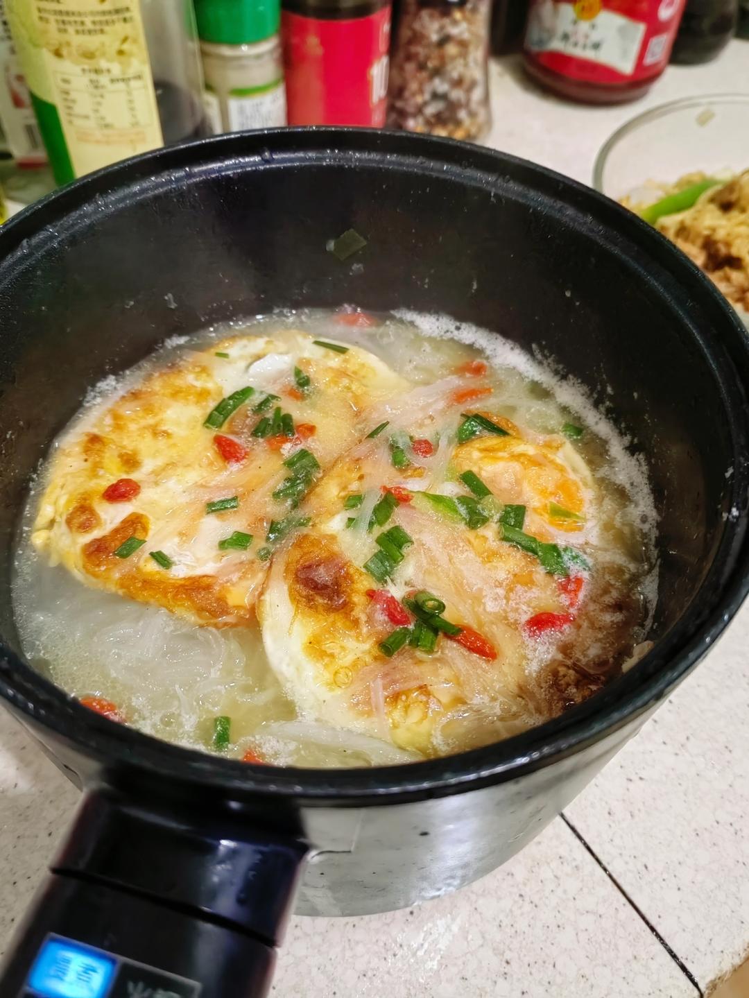 奶白鲜香的萝卜丝煎蛋汤