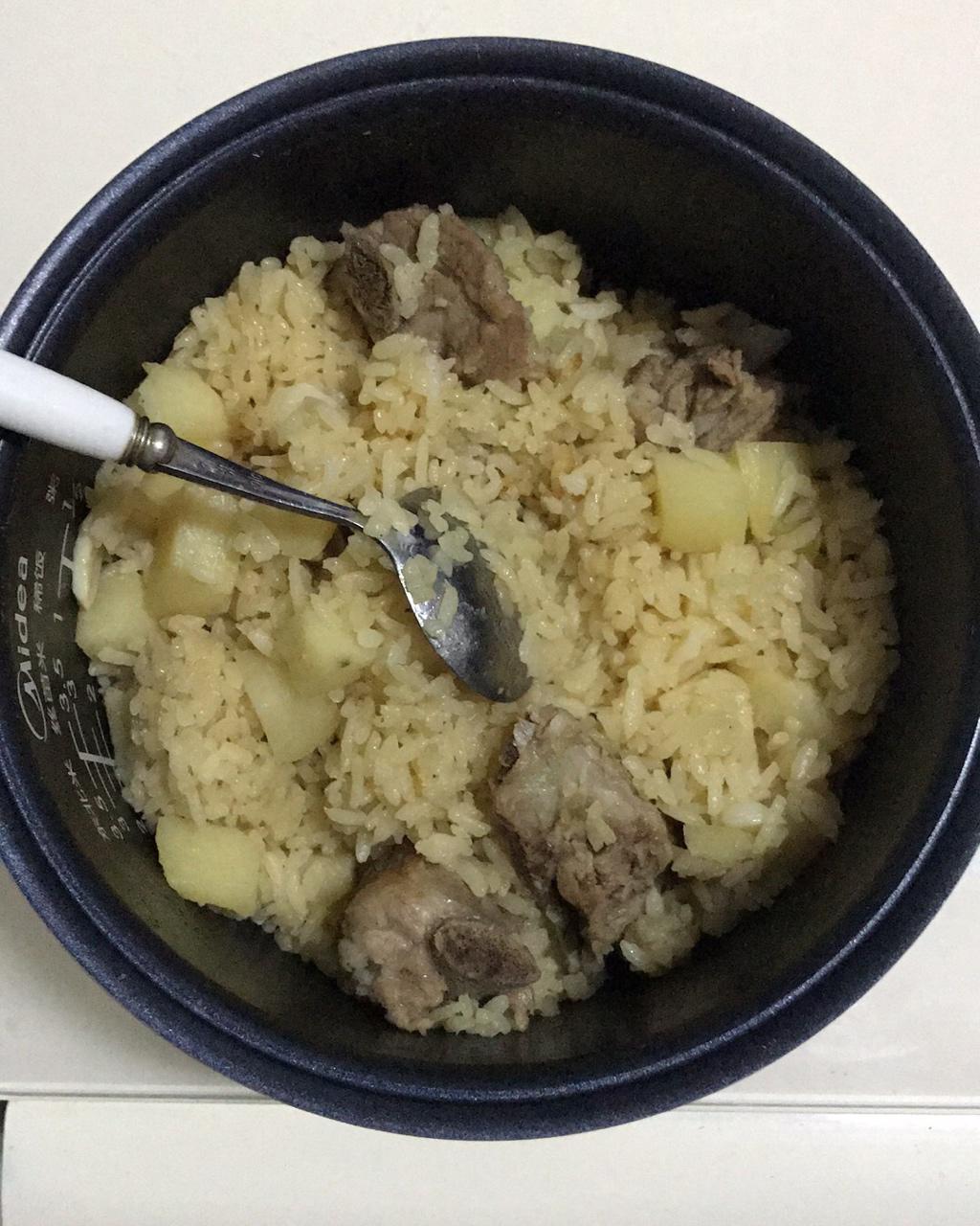 喷香排骨焖饭（爆好吃）