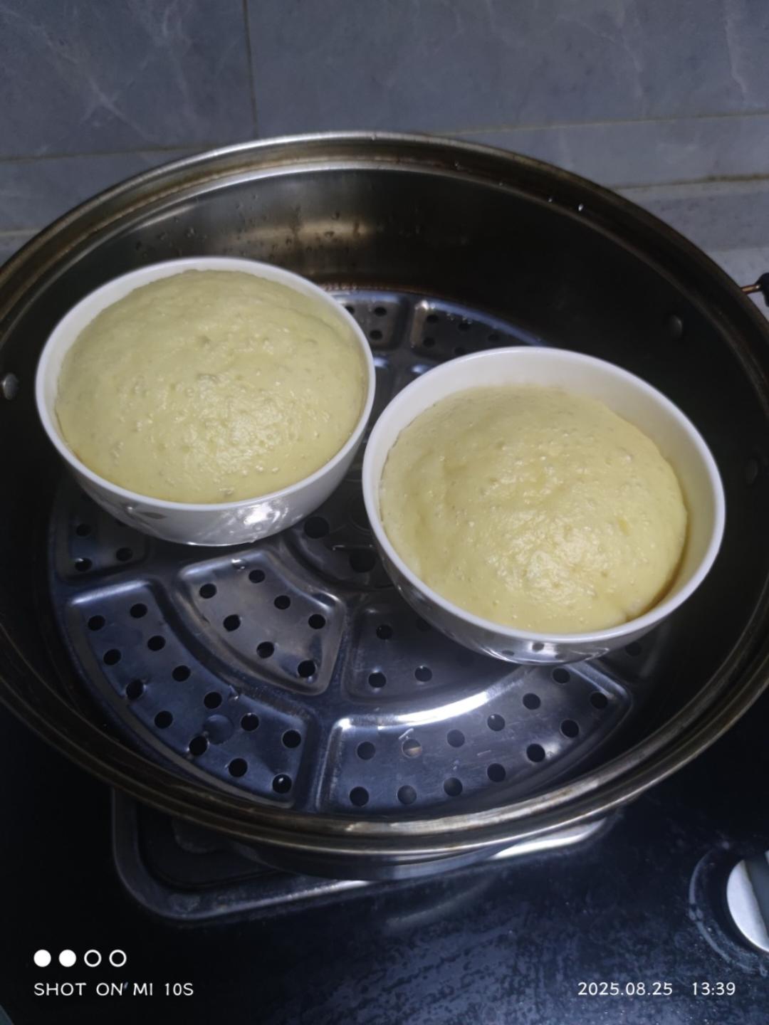 两个鸡蛋一碗面 全程手不粘面 轻松搞定小碗蒸发糕 蓬松煊软 比面包好吃