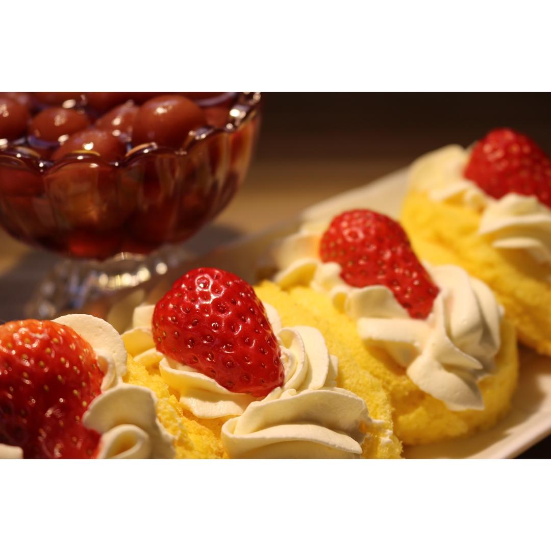 韩国最热门的甜品店Le Bread Lab的草莓蛋糕卷