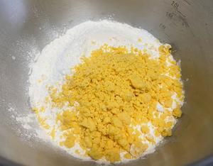 不用抹油也分层  奶香玉米面花卷馒头  一次发酵  附细节视频  粗粮细作（六）的做法 步骤2