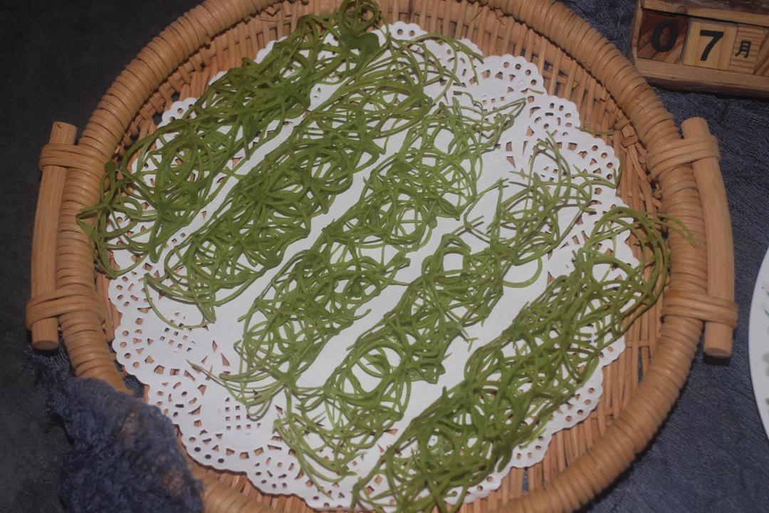 彩虹蕾丝鸡蛋卷