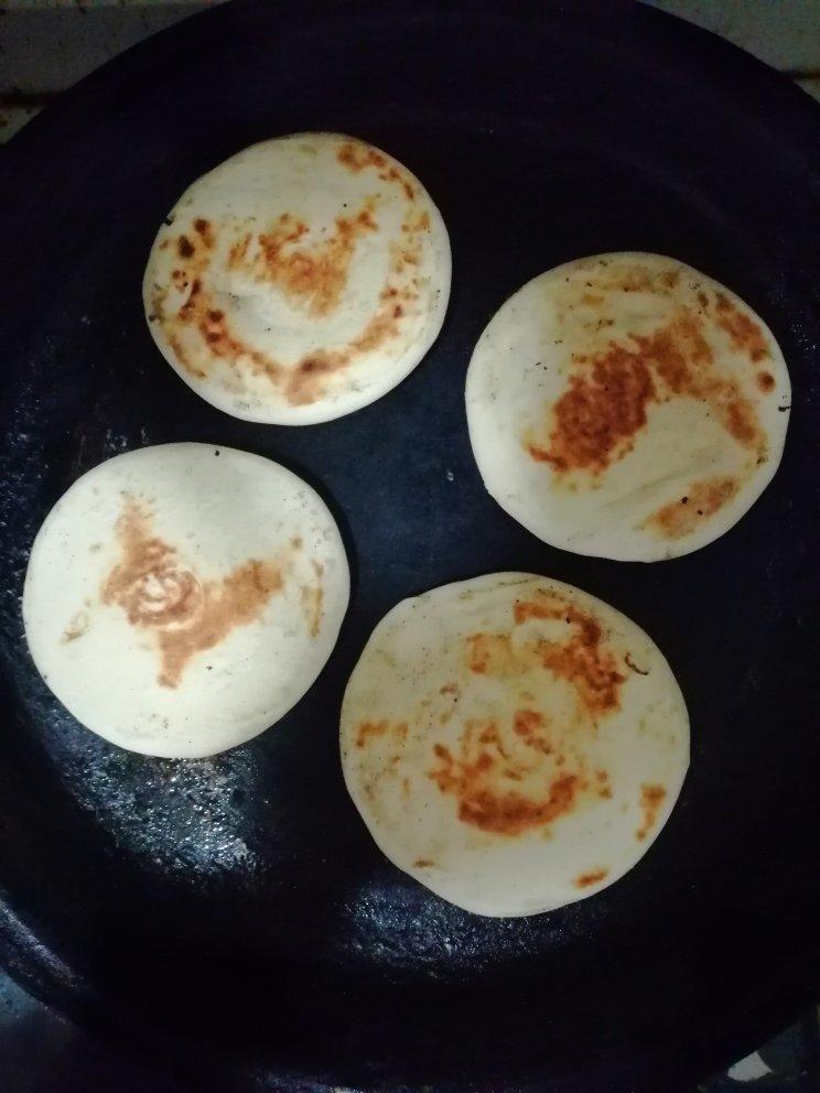 肉夹馍饼(不用泡打粉也外酥里嫩的肉夹馍饼)