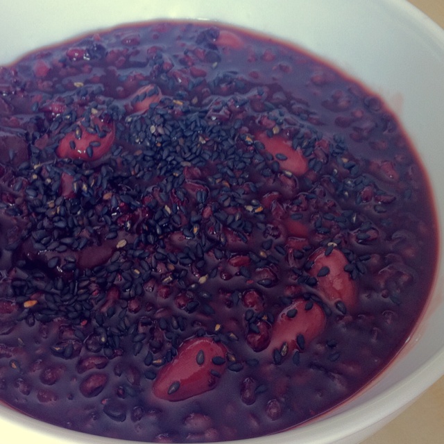 花生红枣黑米粥