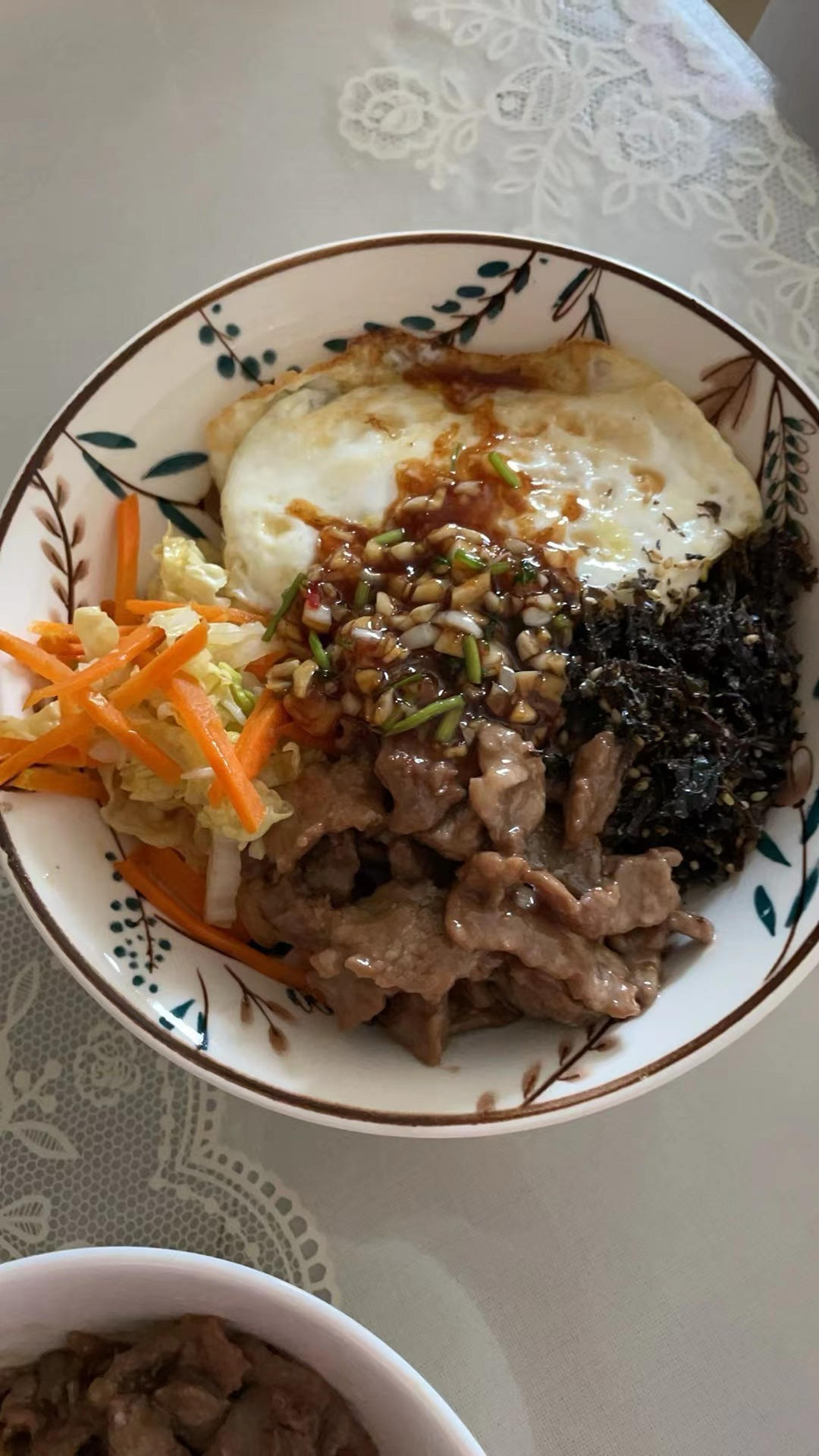 生菜牛肉拌饭