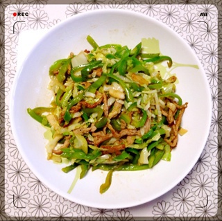 圆白菜炒尖辣椒