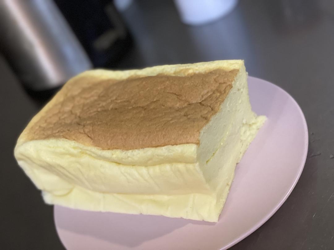 堪比柯基屁股
爆浆芝士🧀古早蛋糕