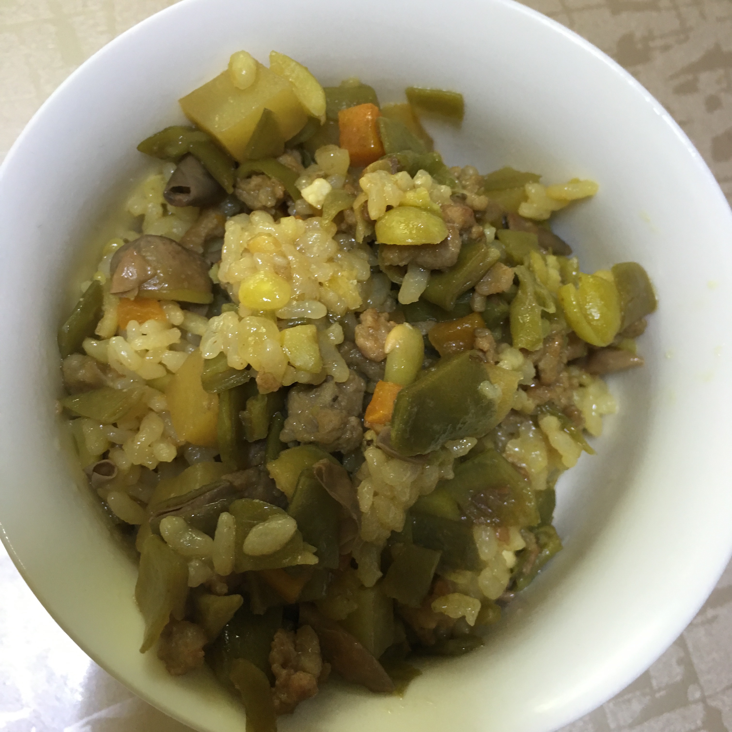 豆角土豆胡萝卜焖米饭