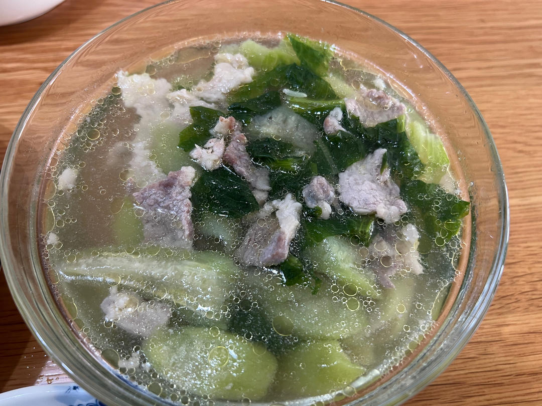 鲜嫩爽滑丝瓜肉片羹！秋天来一锅热乎乎！