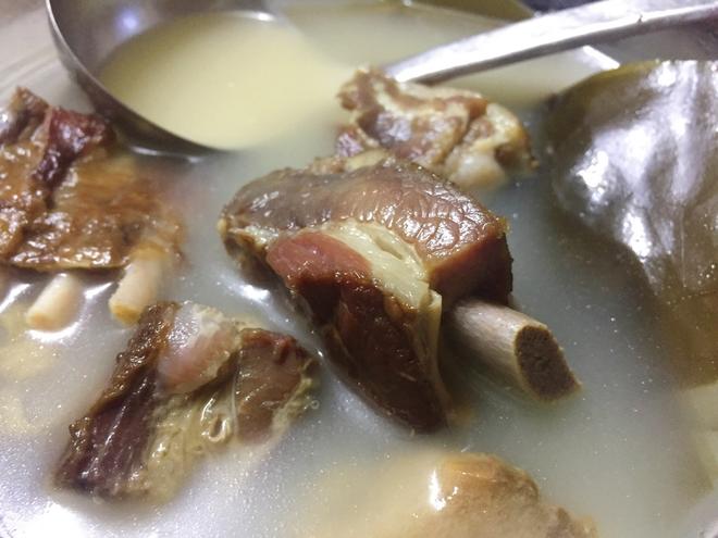 腊排骨炖海带汤的做法