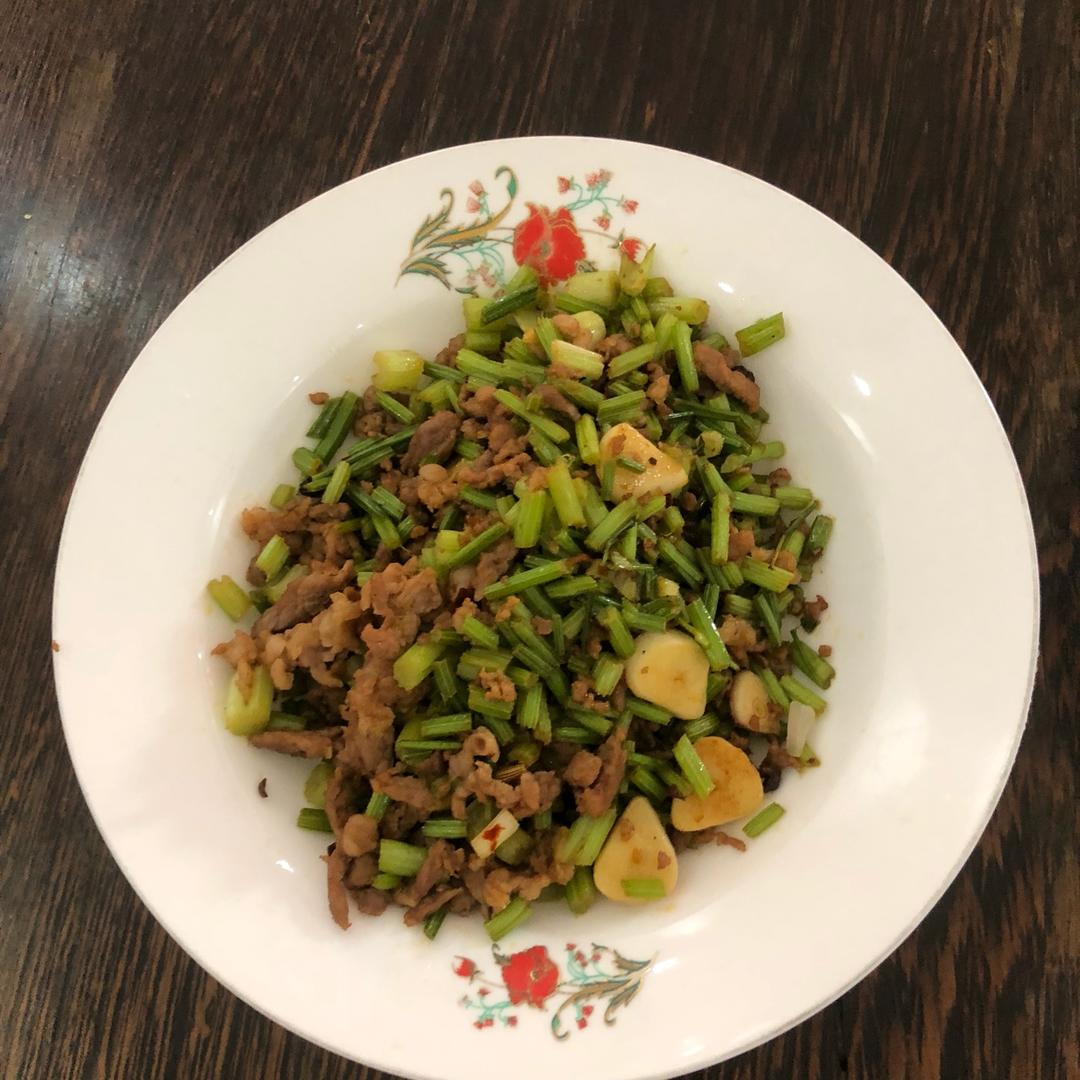 牛肉末炒芹菜