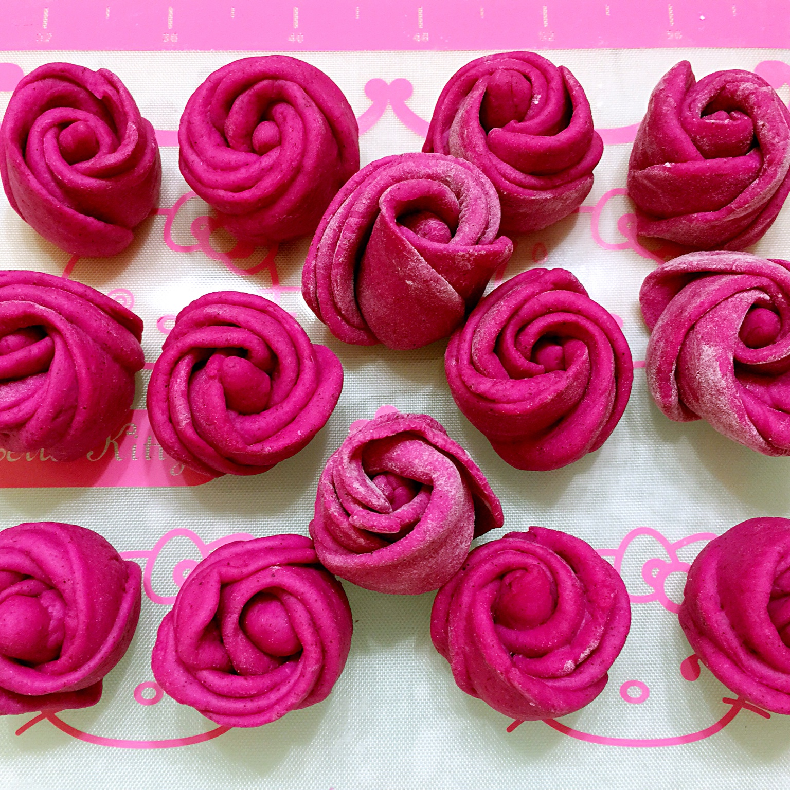 angieannie做的火龙果玫瑰馒头