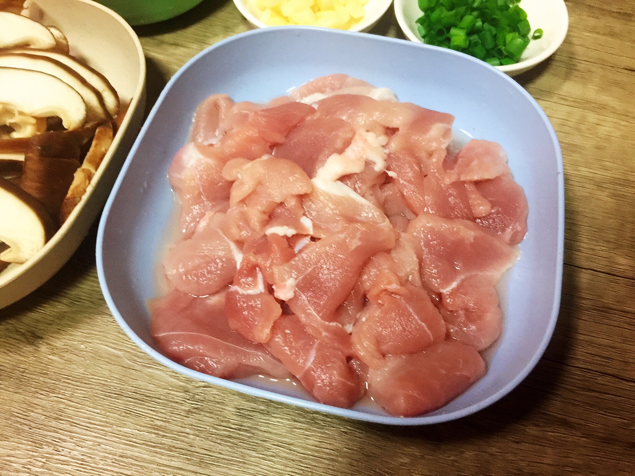 鲜香嫩滑，蚝油香菇炒肉片的做法 步骤2