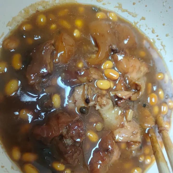 黄豆焖猪蹄
