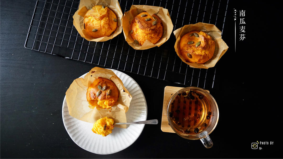 又快手又松软的南瓜大麦芬，金灿灿好美味！