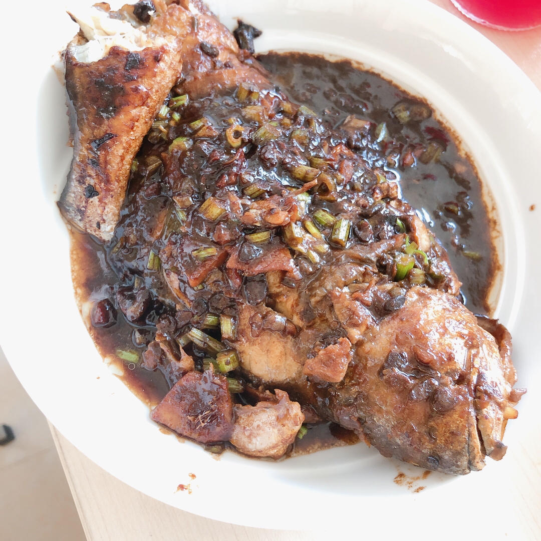 细嫩鲜香家常红烧小鲫鱼