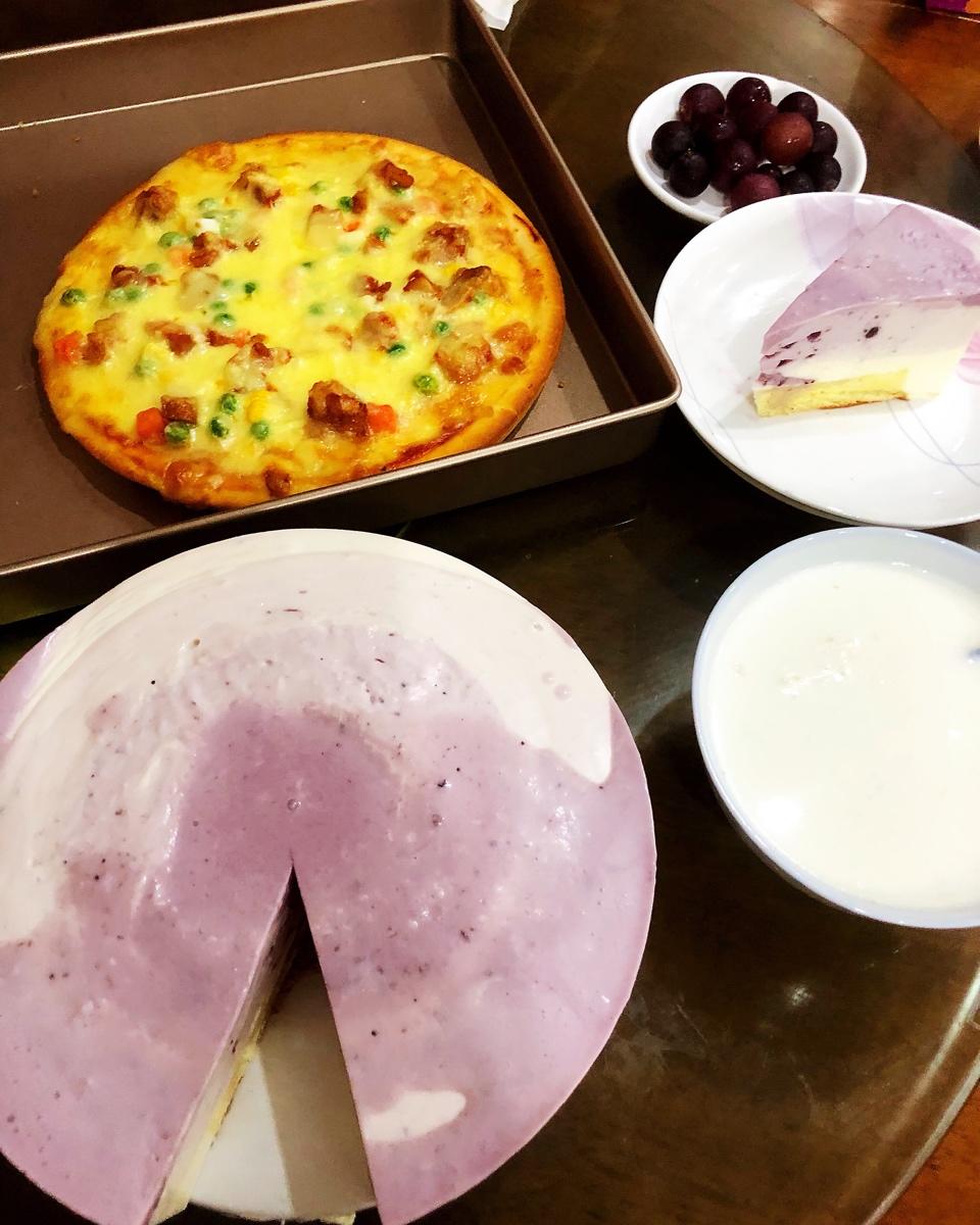 渐变蓝莓慕斯蛋糕