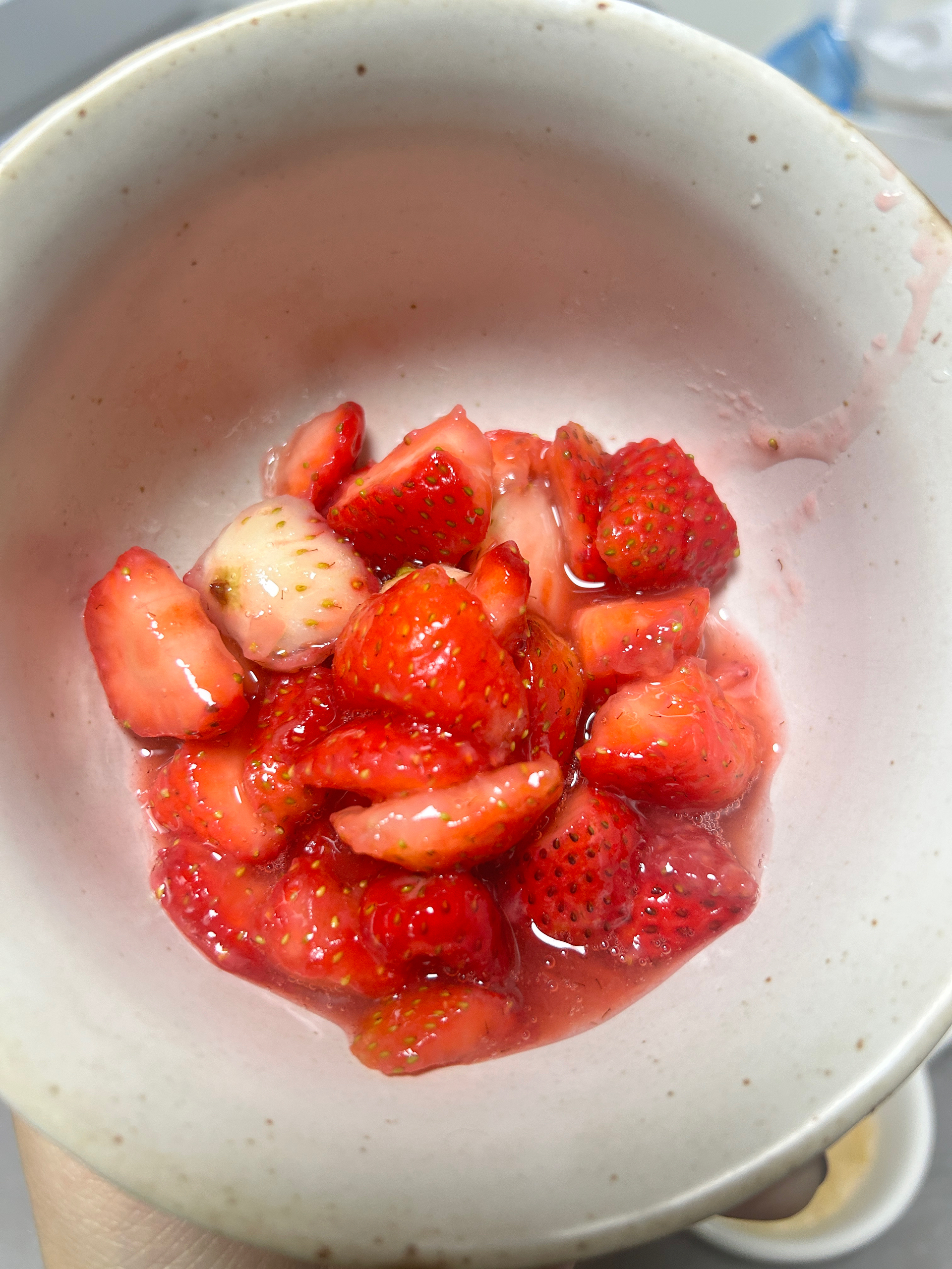 🍓冰糖葫芦口味的腌草莓(免煮版)(灵魂黄冰糖碎)的做法 步骤2