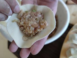 鲜香多汁的猪肉酸菜馅饺子的做法 步骤13
