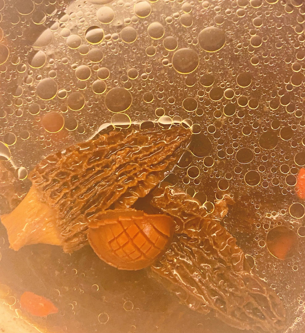 汤鲜味美的羊肚菌煲汤