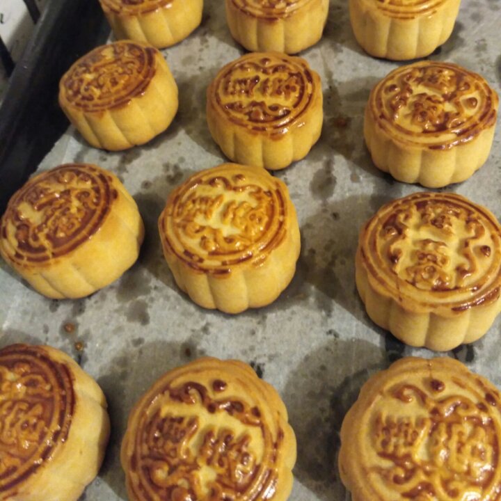 广式月饼—蛋黄莲蓉月饼