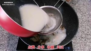 超好喝足料酥皮海鲜奶油蘑菇浓汤的做法 步骤11