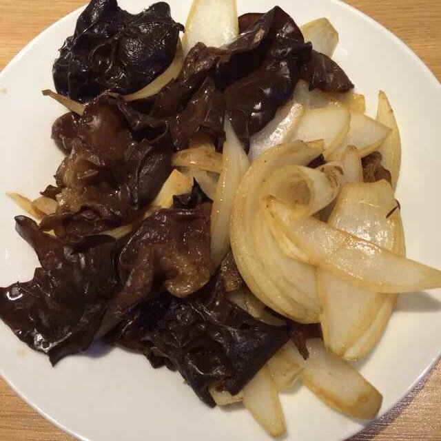 洋葱炒木耳