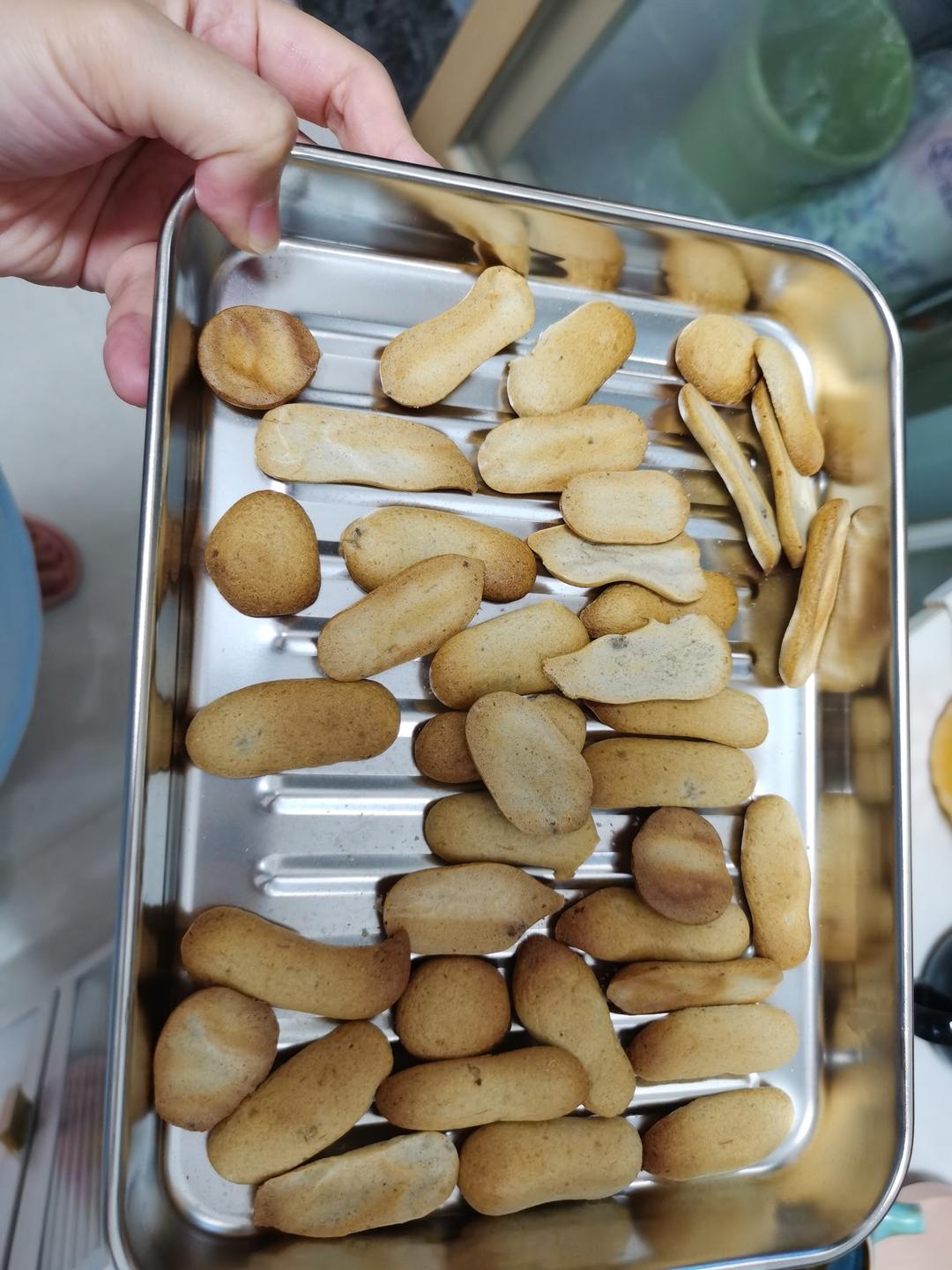 一根香蕉给宝宝做个小零食：奶香香蕉手指饼干