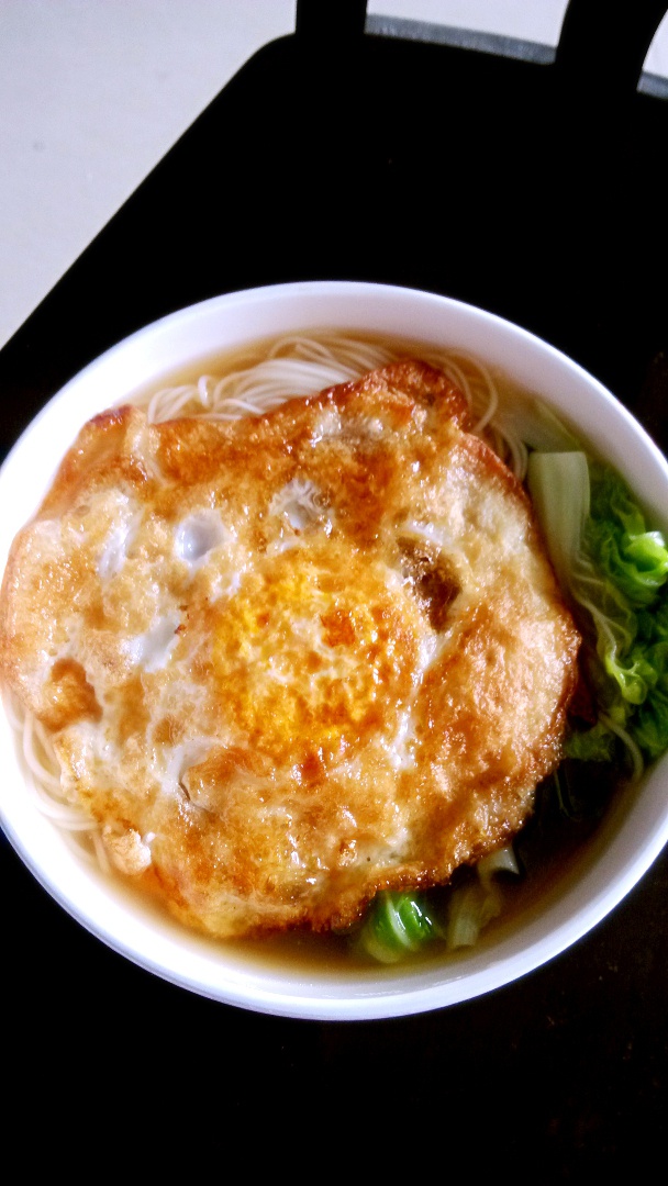 泡沫75做的西红柿青菜煎蛋面