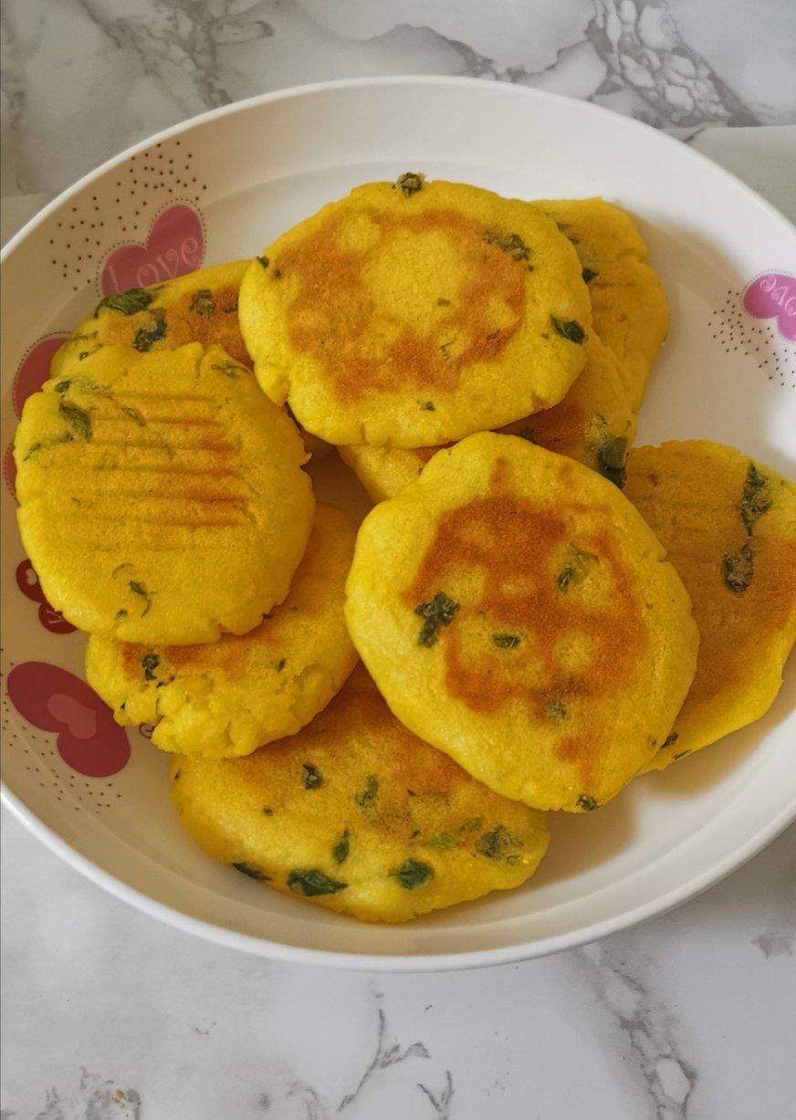 玉米面菜饼子（贴饼子）