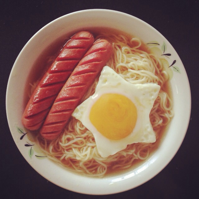 香肠鸡蛋面